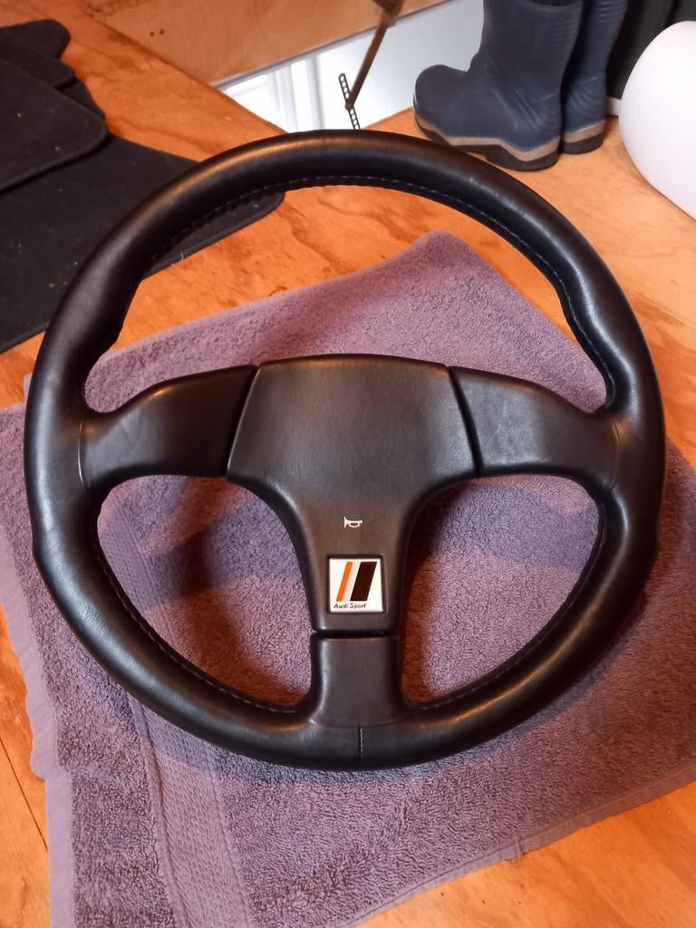 Audi Quattro Sport URQUATTRO Stuurinrichting - Nieuw!

Zeldz, Auto-onderdelen, Ophalen of Verzenden, Nieuw, Audi