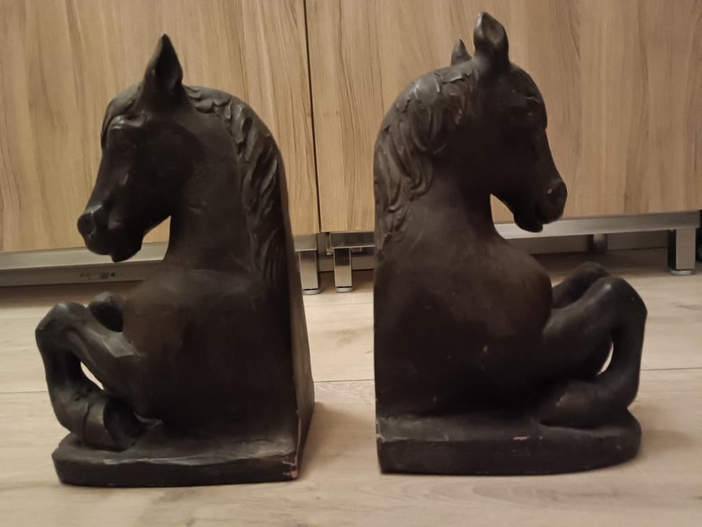 Boekensteunen paarden beeld, Ophalen