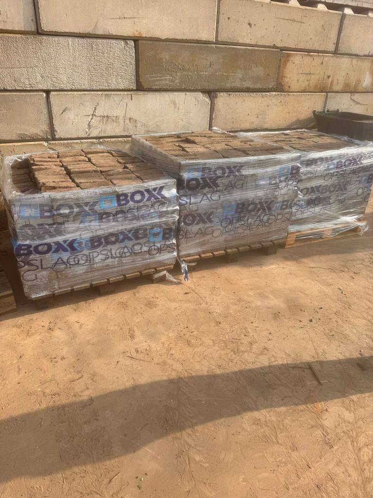 Gebakken waaltjes - 20m2 Authentieke bestrating voor uw tuin, Doe-het-zelf en Verbouw, Metselstenen, Ophalen, Gebruikt, Bakstenen