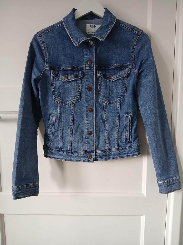 Spijkerjasje Bershka S 36 met drukknopen, Kleding | Dames, Blauw, Zo goed als nieuw, Maat 36 (S), Bershka