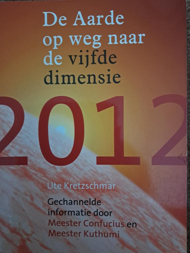 2012 De aarde op weg naar de vijfde dimensie, Achtergrond en Informatie, Spiritualiteit algemeen, Ophalen of Verzenden, Zo goed als nieuw