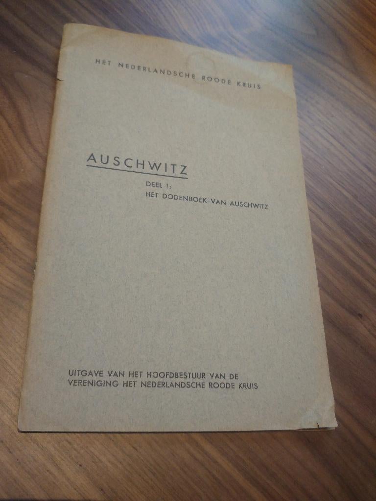 Auschwitz - Deel I: Dodenboek van Auschwitz (NL Roode Kruis), Ophalen of Verzenden, Overige onderwerpen, Tweede Wereldoorlog, Gelezen