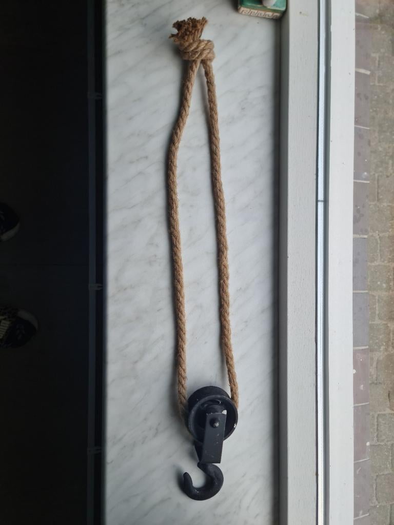 Industriële haak aan katrol en touw - decoratie, Ophalen of Verzenden, Zo goed als nieuw