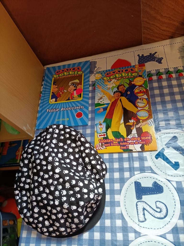 Ernst en Bobbie pet, boek Politie avonturen en luister cd, Kinderen en Baby's, Kinderspulletjes, Zo goed als nieuw, Ophalen of Verzenden