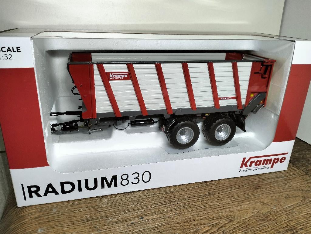 Te koop UH Krampe Radium 830 silagewagen met doseerwalsen., Hobby en Vrije tijd, Modelauto's | 1:32, Ophalen of Verzenden, Nieuw