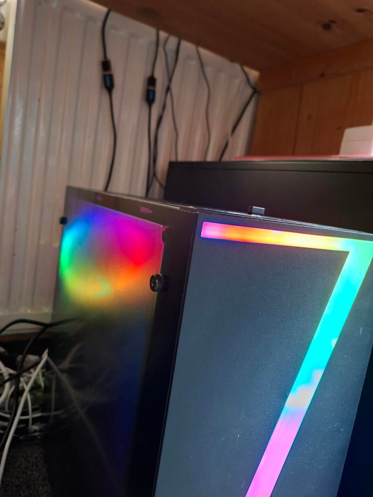 desktop windows 11 i5 8600k met rgb ledsen monitor 24 inch, Computers en Software, Ophalen, Met monitor, 8 GB, Zelf gebouwde pc