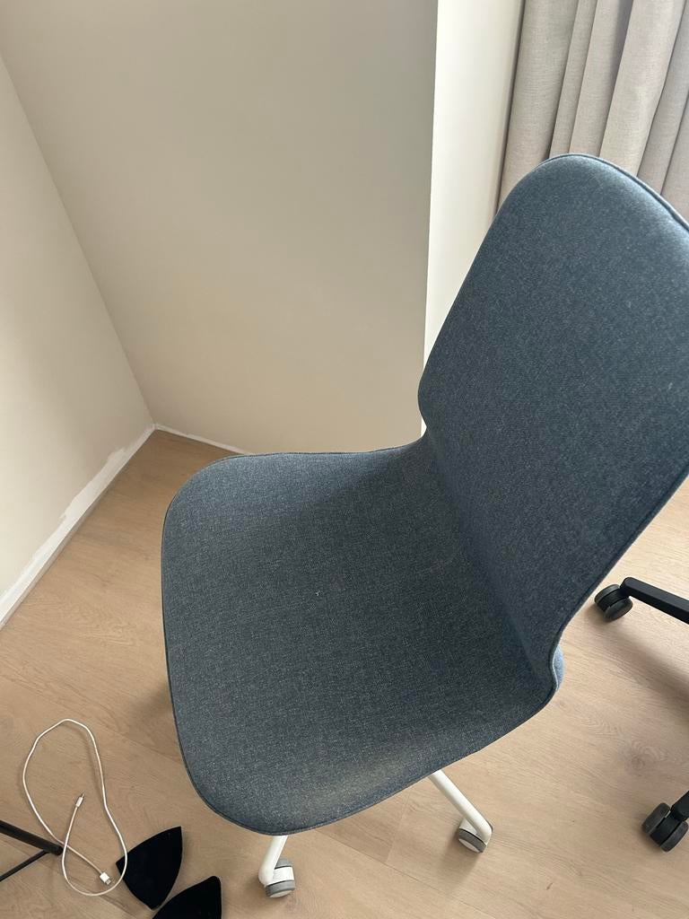Twee IKEA bureaustoelen: Langfjall en Vallfjallet, Huis en Inrichting, Bureaustoelen, Ophalen, Zo goed als nieuw, Blauw, Bureaustoel