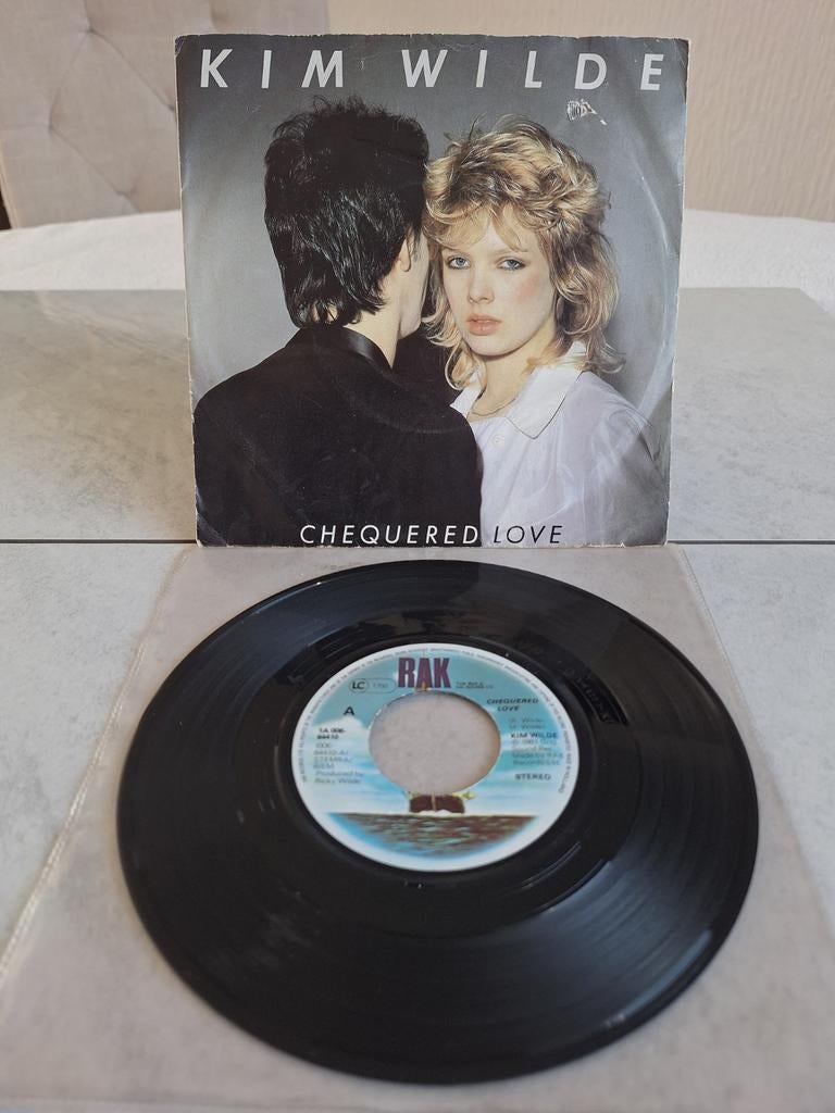 Single van  KIM WILDE  // CHEQUERED LOVE ...uit 1981, Ophalen of Verzenden, Gebruikt, Overige formaten