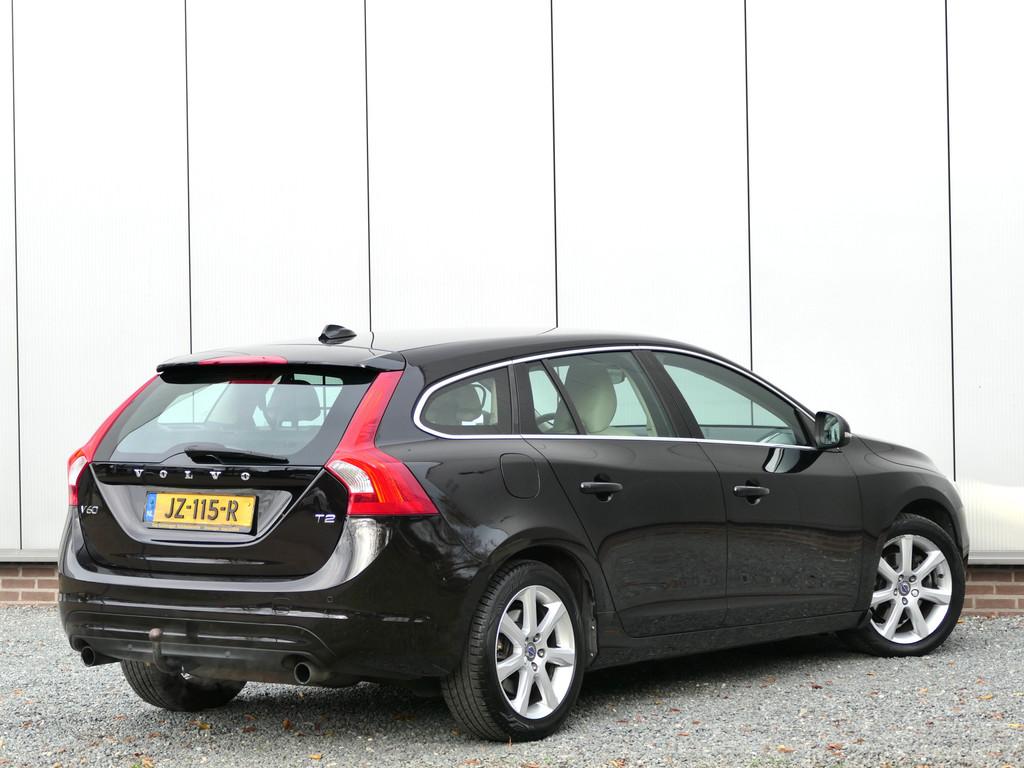 Volvo V60 T2 AUT Momentum Trekhaak / Xenon / Navi / Cruise c, 4 cilinders, Onderhoudsboekje, 84 €/maand, 750 kg