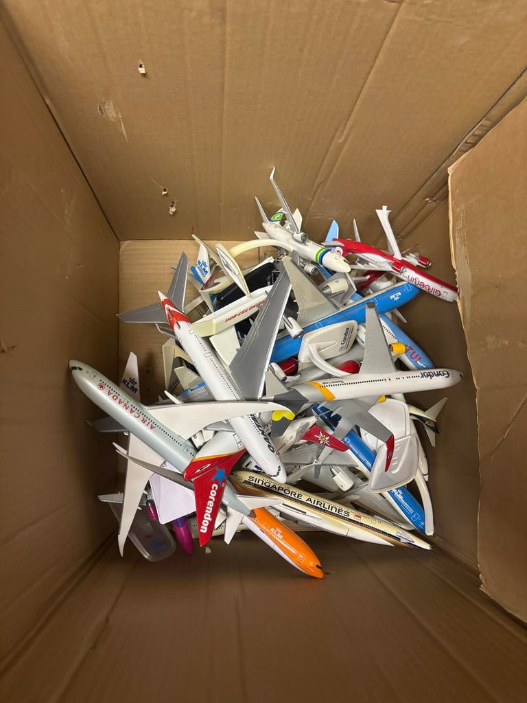 Vliegtuigjes van verschillende maatschappijen, Hobby en Vrije tijd, Overige merken, Gebruikt, 1:50 of kleiner, Overige typen