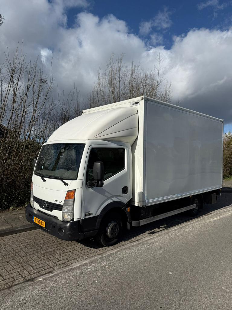 Nissan Krachtpatser Bakwagen Laadklep Airco Cruise Camera, Voorwielaandrijving, Stof, 2953 cc, 4 cilinders