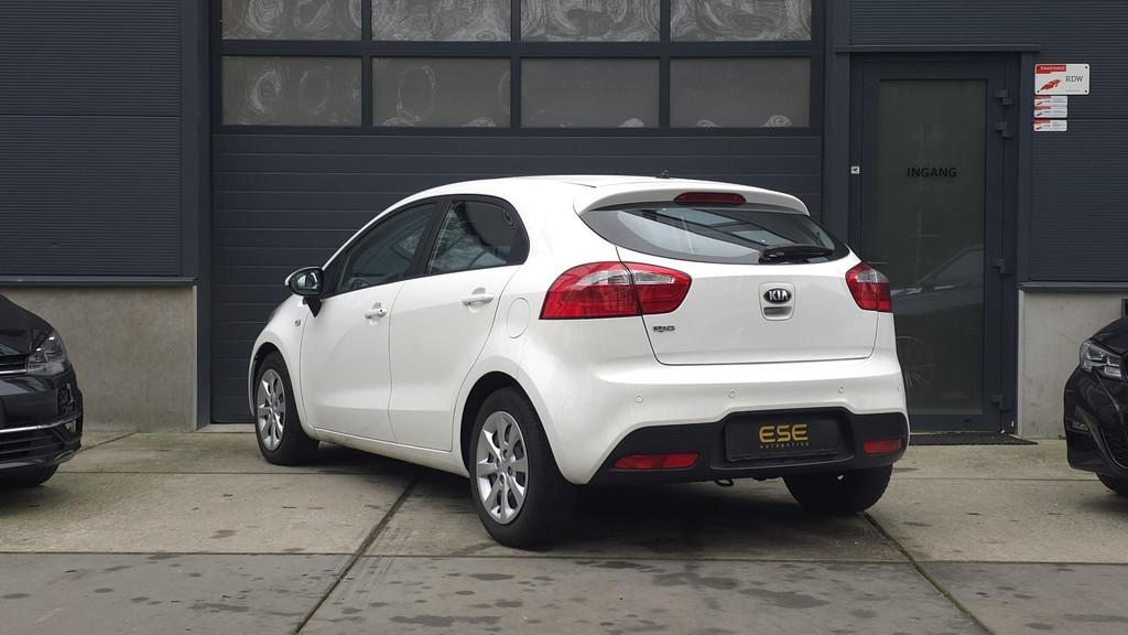 Kia Rio 1.2 CVVT ComfortLine | Airco | Nieuwe APK, Auto's, Voorwielaandrijving, Euro 5, 4 cilinders, Wit