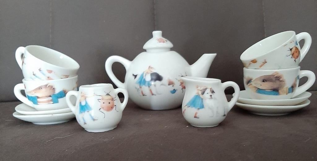 Drie poppenserviesjes, Ophalen