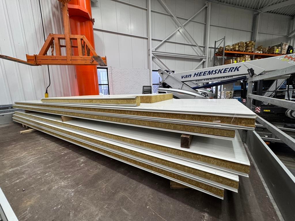 Steenwol sandwichpanelen 100mm - 5x 5650mm, Ophalen, Gebruikt, Steenwol, 15 m² of meer