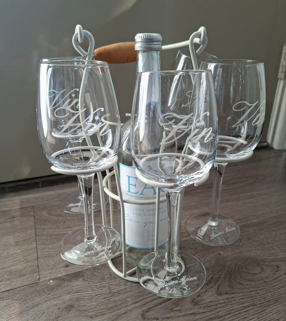 Rivièra Maison wijnglazen set met rek – 5 glazen “Vin”, Ophalen of Verzenden, Zo goed als nieuw