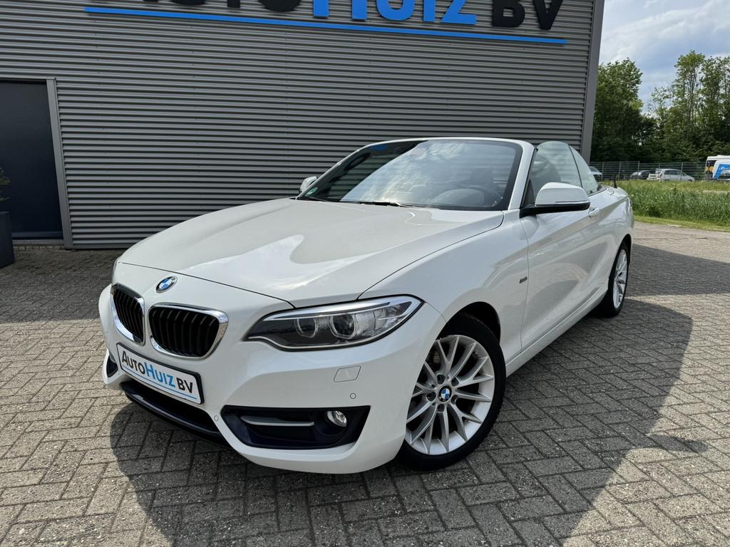 BMW 2 Serie Cabrio 218i Executive Sport Line Leer Navigatie, Keurmerk '100% Onderhouden', 745 kg, Gebruikt, 4 stoelen