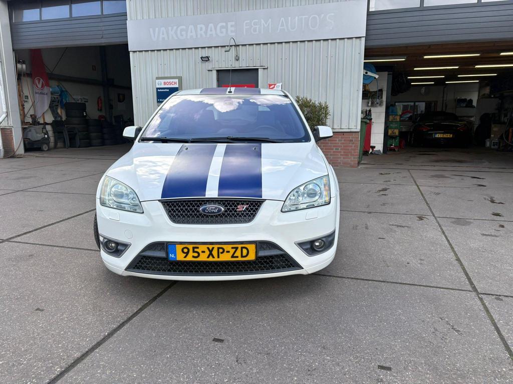 Ford Focus 2.5-20V ST Distributie, koppeling, banden remmen, Gebruikt, Parkeersensor, Wit, 11 km/l