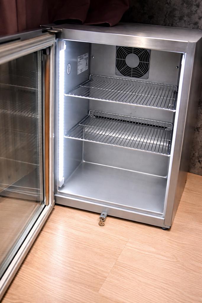 Red Bull minibar, Witgoed en Apparatuur, Koelkasten en IJskasten, Ophalen, Minder dan 75 liter, Zonder vriesvak, Gebruikt