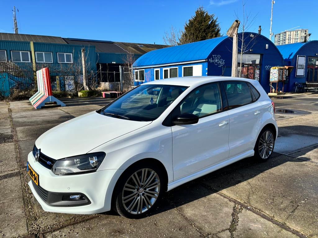 Volkswagen Polo GT 1.4 TSI 110KW DSG 2014 Wit, Auto's, Adaptieve lichten, 4 cilinders, 610 kg, Origineel Nederlands
