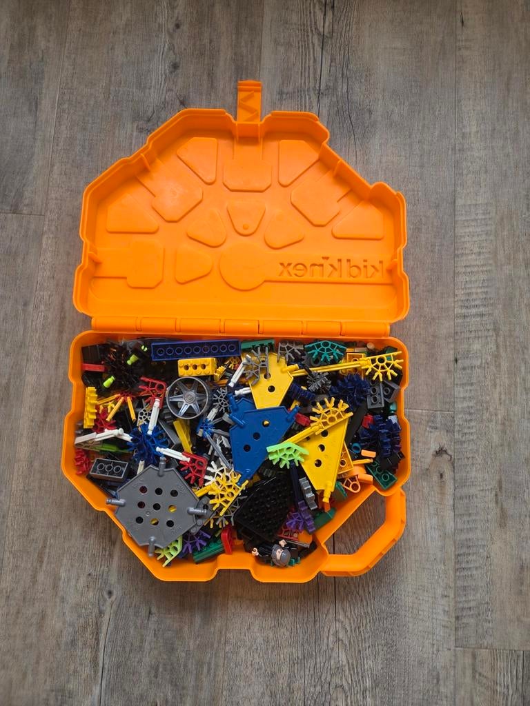 K'nex bouwstenen in oranje koffer, Kinderen en Baby's, Speelgoed | Bouwstenen, Ophalen