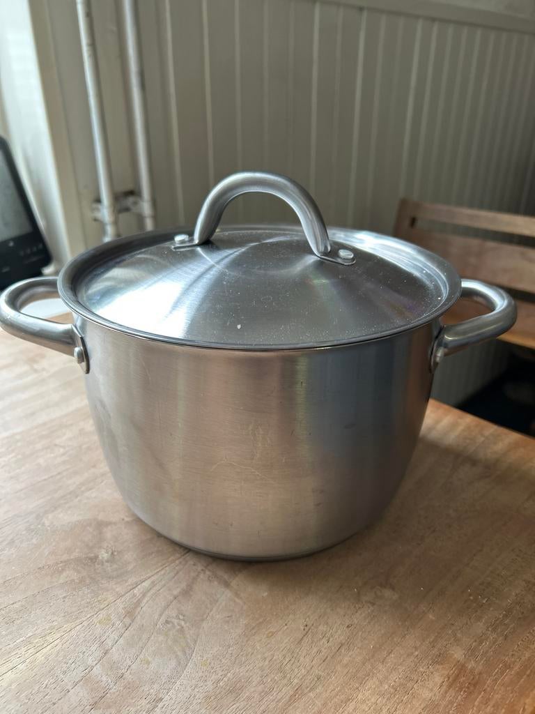 IKEA Soeppan - Gebruikt op gasfornuis, Huis en Inrichting, Keuken | Potten en Pannen, Ophalen of Verzenden, Gebruikt, Rvs, Kookpan of Snelkookpan