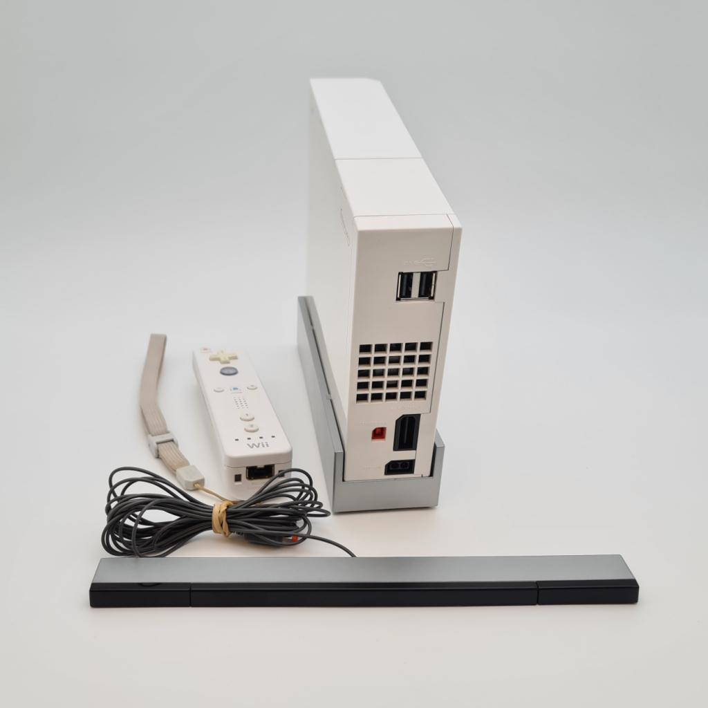 Nintendo Wii Wit Compleet in Goede Staat, Nintendo, Zo goed als nieuw, Support@nintendo.com, 11-1 Hokotate-cho, Kamitoba, Minami-ku
Kyoto 601-8501
Japan