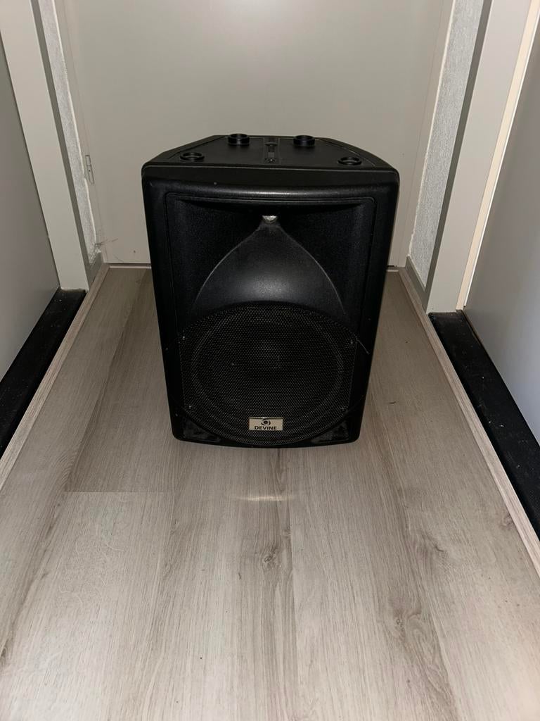 Devine Artis 10A - 150W actieve fullrange speaker, Ophalen of Verzenden, Zo goed als nieuw, Minder dan 500 watt, P.A.