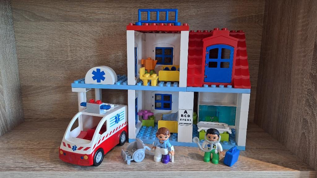 Duplo 5695 ziekenhuis, Kinderen en Baby's, Speelgoed | Duplo en Lego, Ophalen of Verzenden, Zo goed als nieuw, Complete set, Duplo