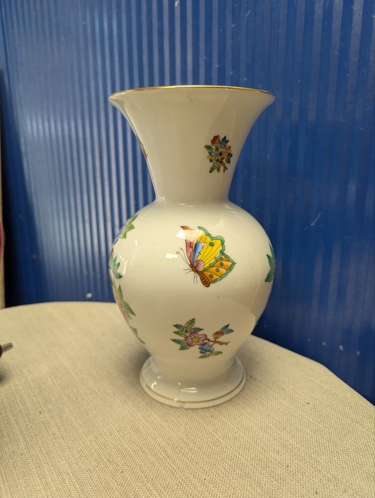 Herend vaas met vlinders en bloemen, Ophalen of Verzenden