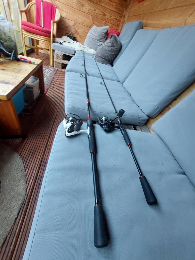 2 mooie spin hengels voor baars en snoek, Watersport en Boten, Hengelsport | Roofvissen, Ophalen, Gebruikt, Complete set