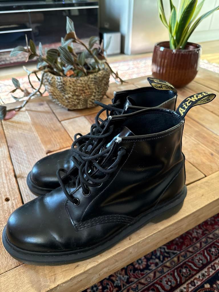 Zwarte Dr. Martens laarzen, Ophalen, Gedragen