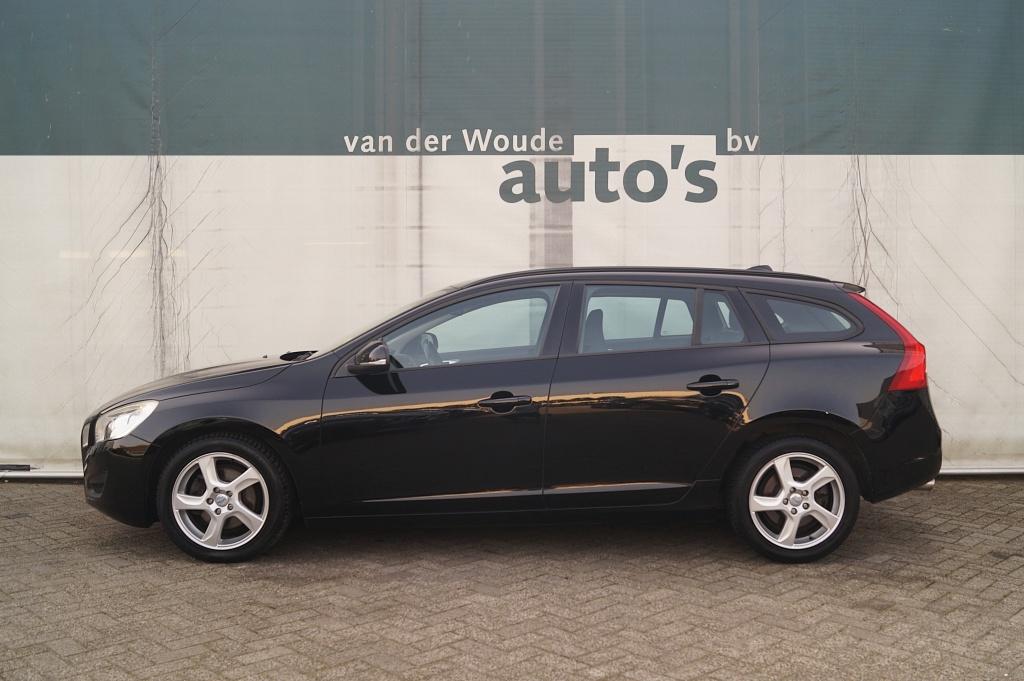 Volvo V60 1.6 T3 150pk Kinetic -ECC-PDC-XENON-CRUISE-, Gebruikt, 4 cilinders, 150 pk, LED verlichting