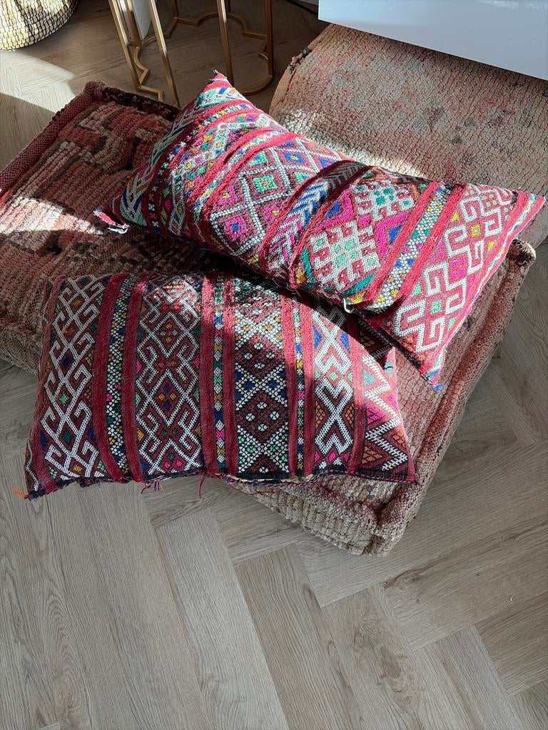 2 Handgeweven Kelim Kussens uit Marrakech, Ophalen, Zo goed als nieuw, Rood, Rechthoekig