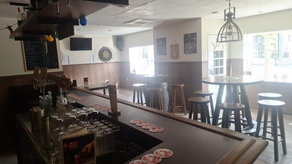 Op zoek naar leuke artiesten voor klein publiek 70 ps, Dj