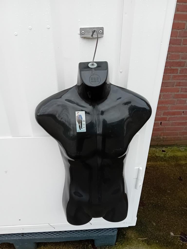 Plastic bustes, Ophalen