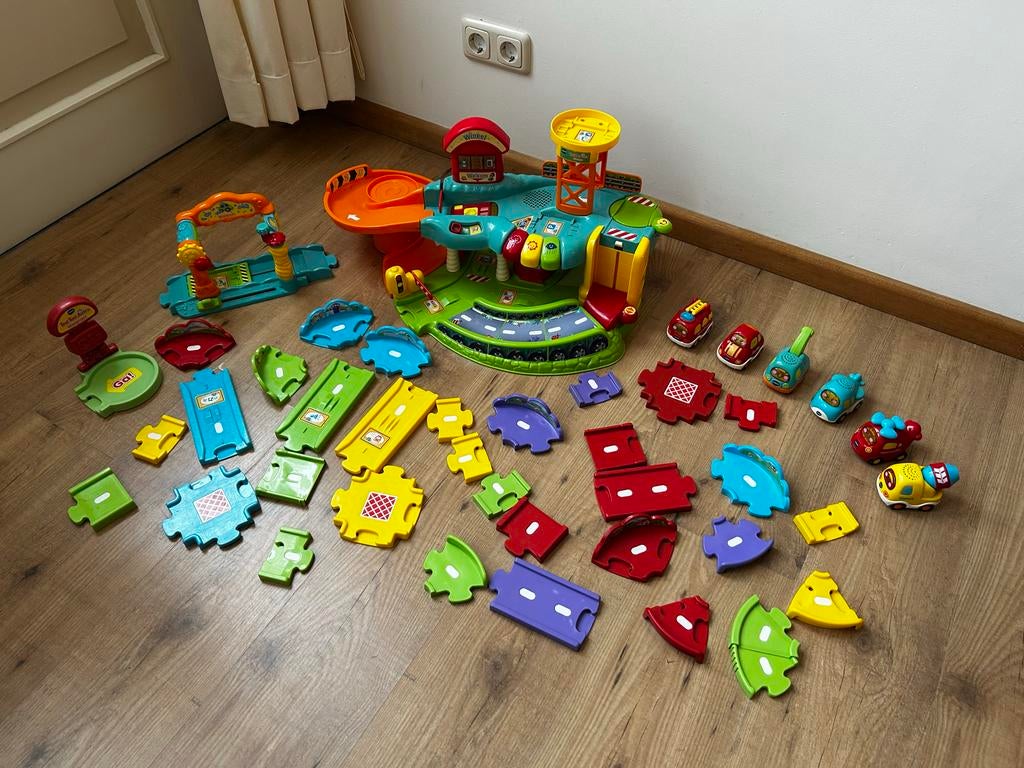 Vtech Toet Toet Auto's Wasstraat, Garage, Winkel + 6 auto's, Kinderen en Baby's, Speelgoed | Overig, Ophalen, Gebruikt, Jongen of Meisje