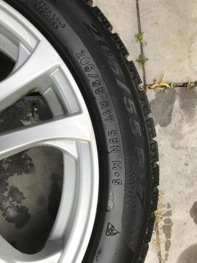 Te koop winterbanden met lichtmetalen velgen, Auto-onderdelen, Banden en Velgen, Ophalen, Gebruikt, Banden en Velgen, 17 inch