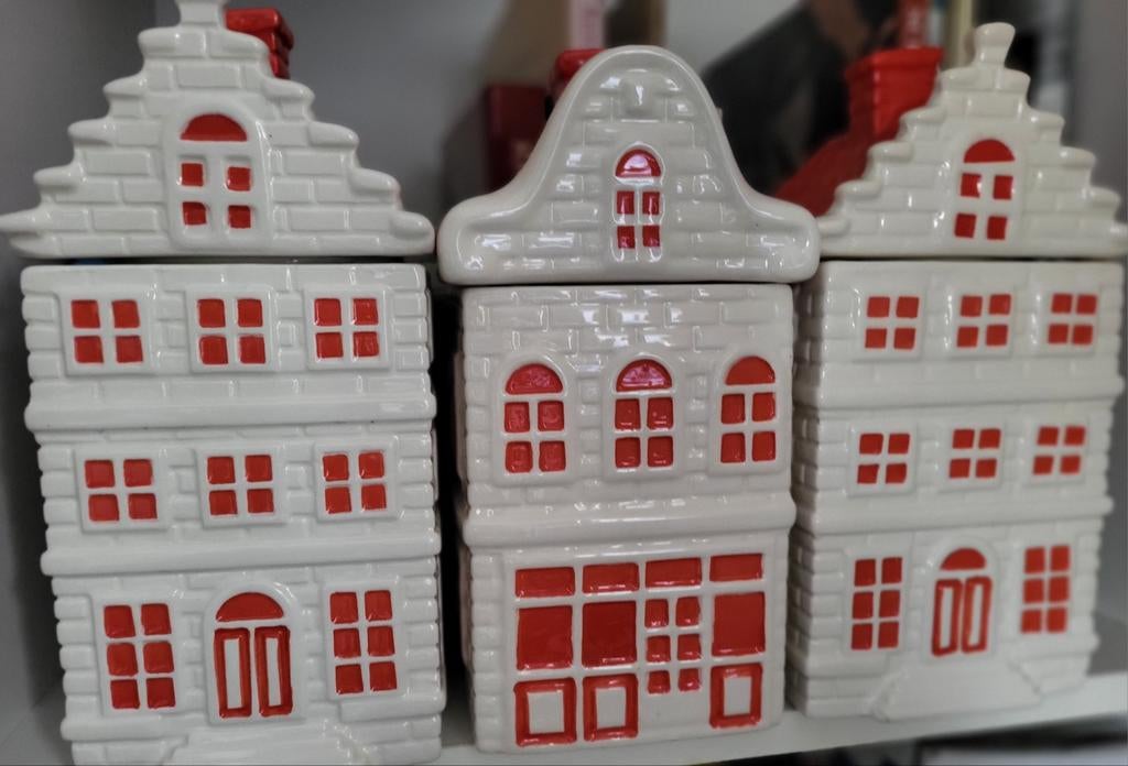 3 grachtenhuizen koektrommels, Ophalen