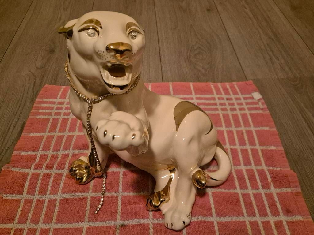 Porseleinen Beeld van een Tijger met Gouden Accenten, Antiek en Kunst, Kunst | Beelden en Houtsnijwerken, Ophalen of Verzenden