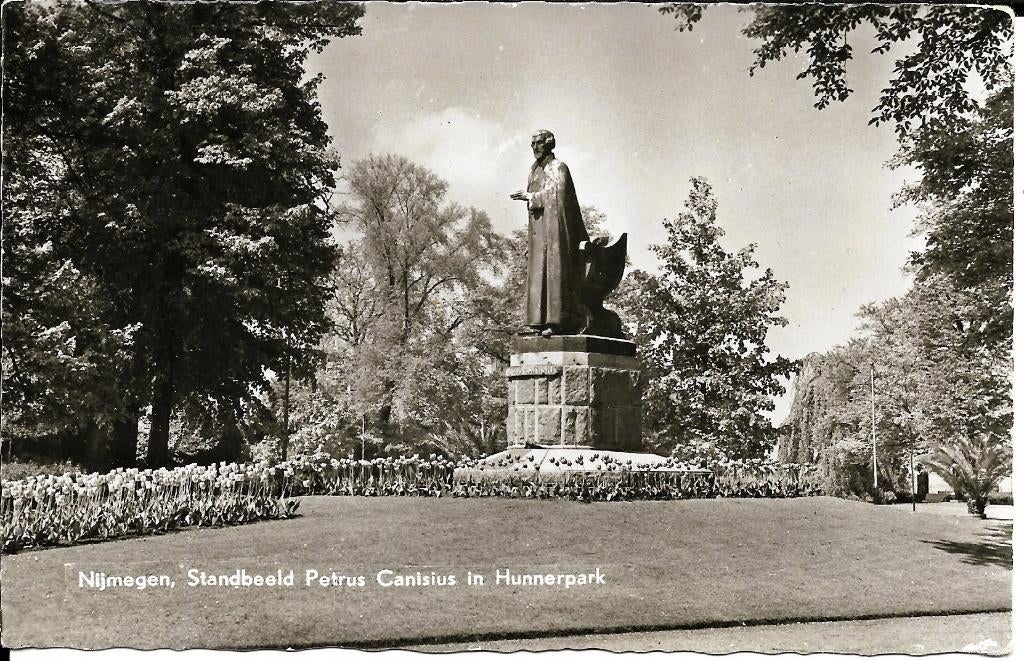 Ansichtkaart	Nijmegen	Hunnerpark	Petrus Canisius Standbeeld, Verzenden, 1940 tot 1960, Gelopen, Gelderland