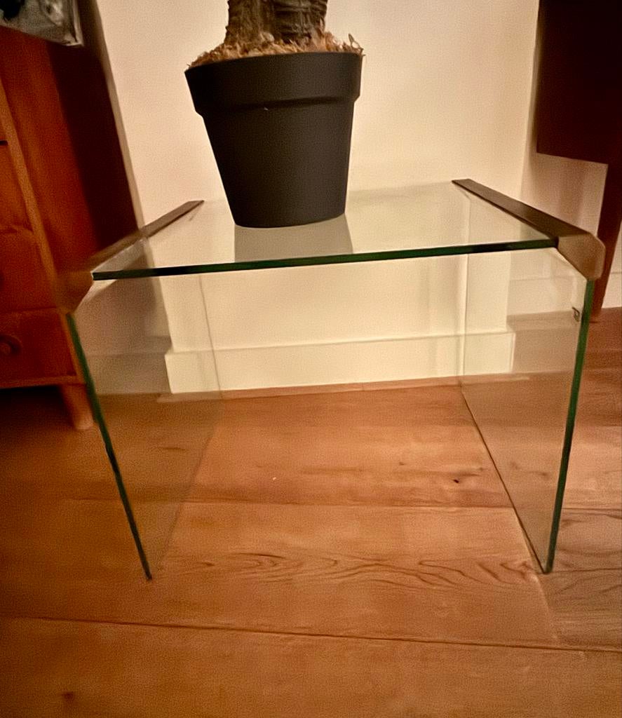 Glazen bijzettafel met bronzen details, Huis en Inrichting, Tafels | Bijzettafels, Ophalen, Minder dan 45 cm, Minder dan 55 cm