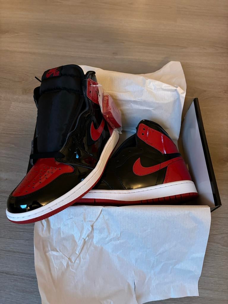 Nike Air Jordan 1 Retro High OG Patent Bred Nieuw!! Maat 42, Kleding | Heren, Schoenen, Zwart, Nike, Nieuw, Ophalen of Verzenden