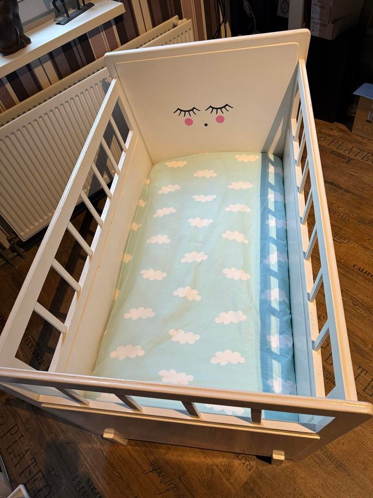 Leuk stevig wit ledikantje 60x130, Ophalen of Verzenden, Gebruikt, Ledikant