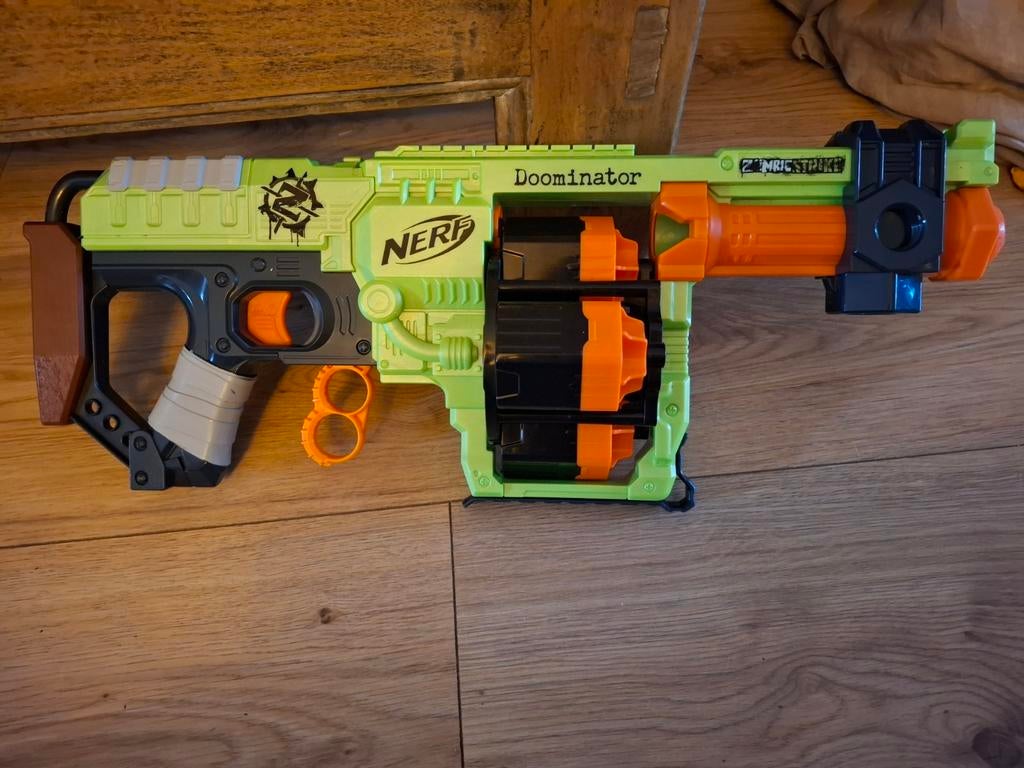 Nerf Zombie Strike Dominator Blaster, Ophalen of Verzenden, Zo goed als nieuw, Jongen of Meisje