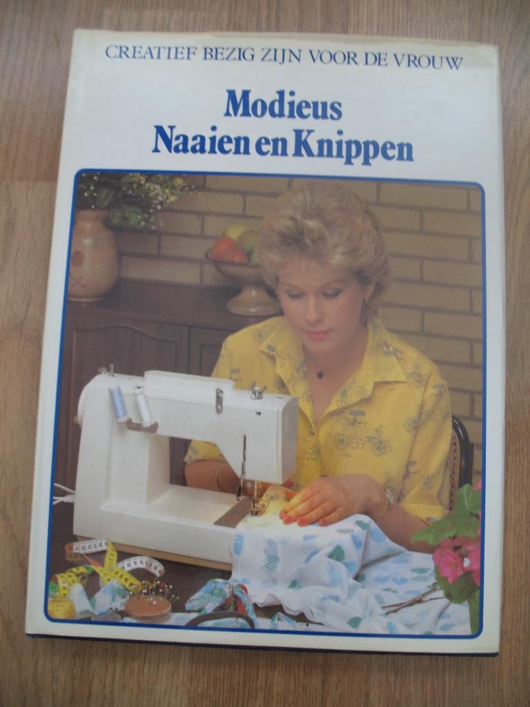 Modieus Naaien en Knippen Lekturama, Ophalen of Verzenden, Overige onderwerpen