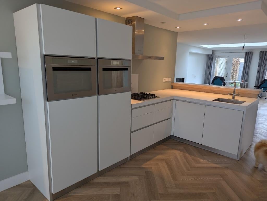 Schitterende Bulthaup B1 hoekkeuken, Huis en Inrichting, Keuken | Complete keukens, Wit, Hoekkeuken, Ophalen of Verzenden, Zo goed als nieuw