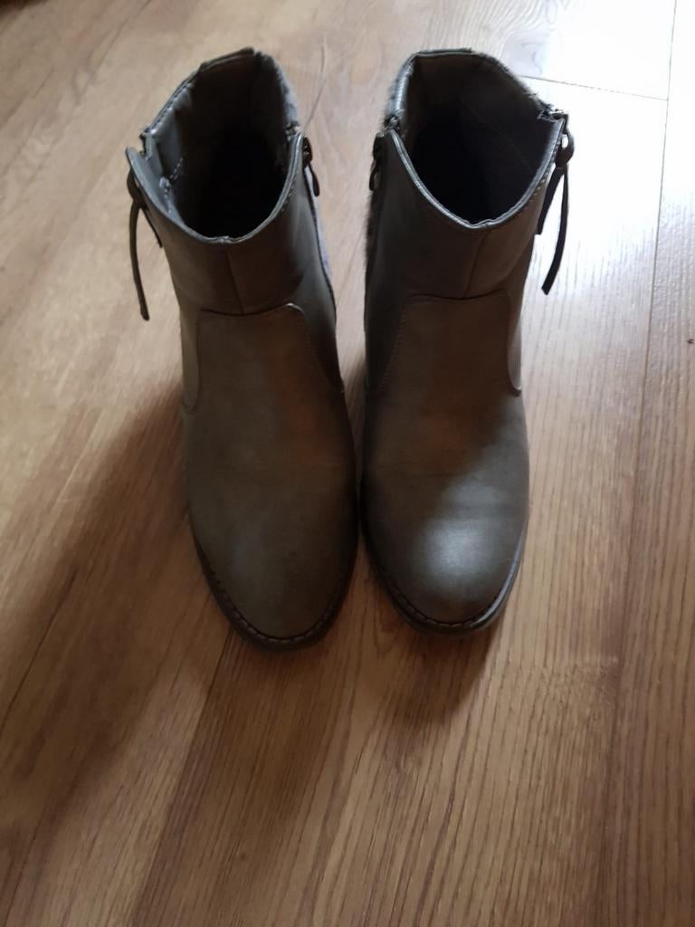 Mooie grijze laarsjes maat 38, Lage of Enkellaarzen, Ophalen of Verzenden, Onbekend, Grijs