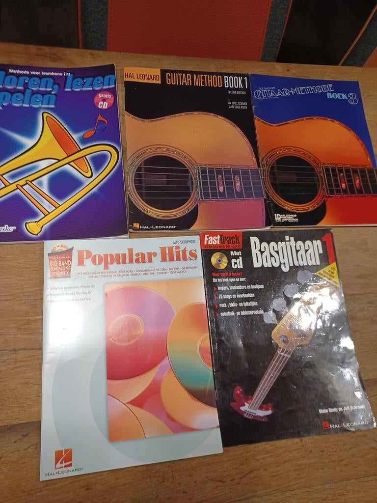 5 Leerboeken voor gitaar ,trombone en Sax. 20 euro, Ophalen of Verzenden, Les of Cursus, Trombone