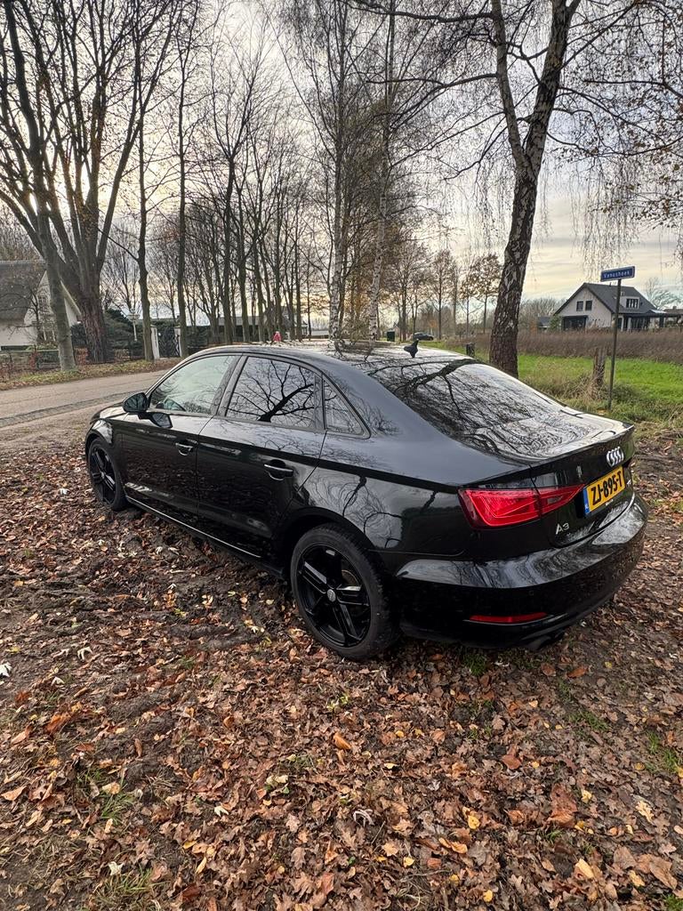 Audi A3 limousine 1.4 TFSI Ambition Pro Line Plus 2015 Zwart, Auto's, Voorwielaandrijving, USB, 4 cilinders, Zwart