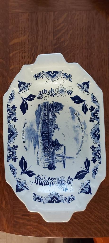 Blauw serveer schaal restaurant De nieuwe zweep   Klarenbeek, Antiek en Kunst, Ophalen of Verzenden